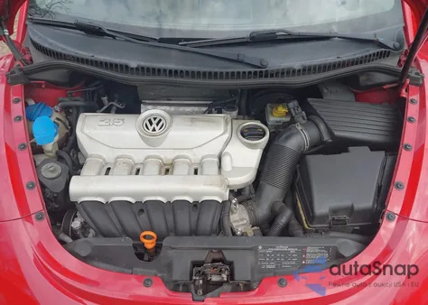 2010 Volkswagen New Beetle 2.5L z USA, uszkodzony, nr VIN 3VWRG3AL8AM010364